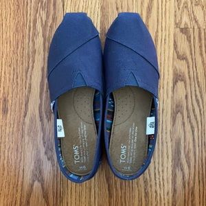 TOMS canvas shoes sz 6 EEUC